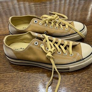 ‼️PRICE FIRM‼️NWOT Rare Converse golden tan Sneakers